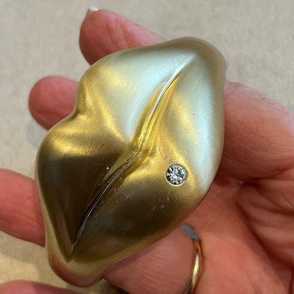 NWOT gold and rhinestone Hot Lips clamper hinged bracelet - Picture 3 of 6